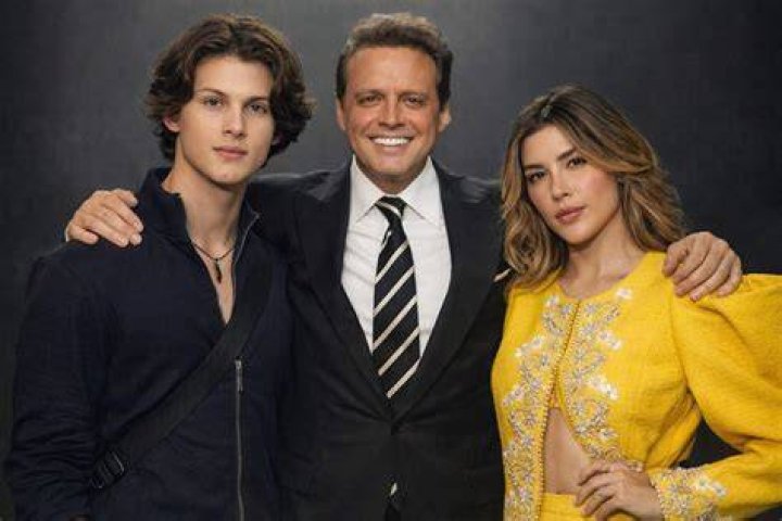 Cuántos hijos tiene Luis Miguel