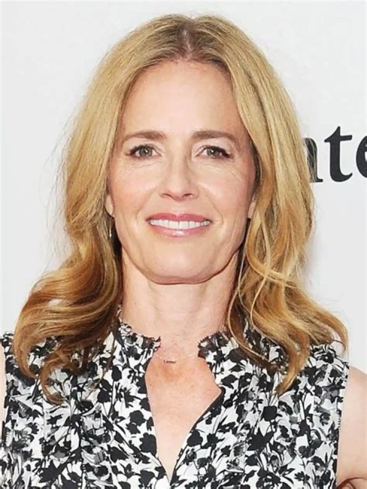 Elisabeth Shue Biography, Age, Weight, Height, Friend, Like, Affairs