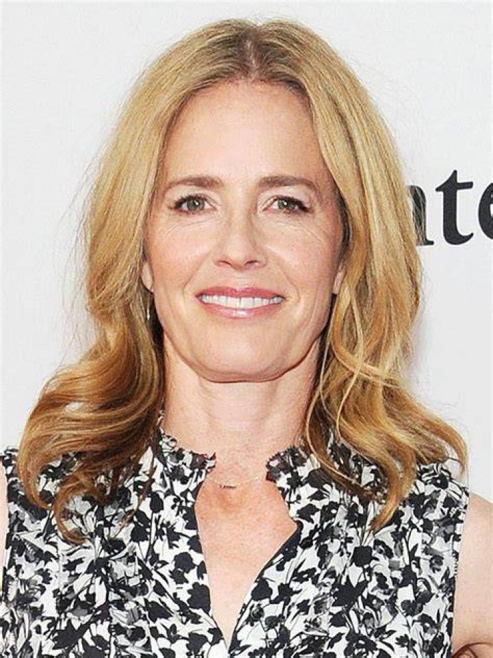 Elisabeth Shue Is 'Not Afraid' to Age NoMakeup Red Carpet Appearance