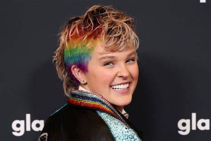 JoJo Siwa Dyed Her Hair Brown, and She Looks Totally Different Glamour