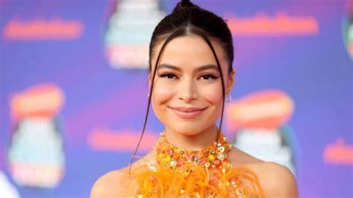 Miranda Cosgrove's Love Life: A Timeline Of Her Relationships