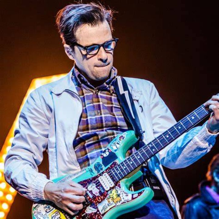 Rivers Cuomo Height 5'6"