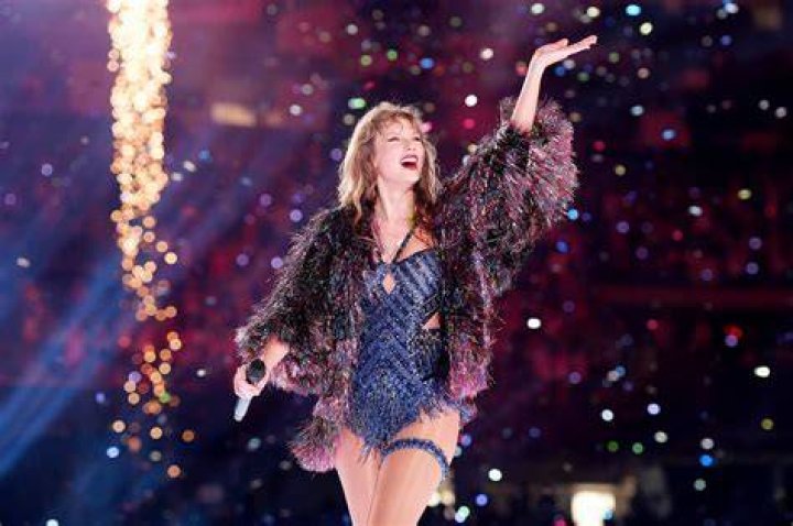Taylor Swift's father scuffles with burglar in Florida penthouse