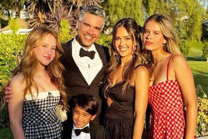 Uncovering Jessica Alba's Family Ties: Exploring The Existence Of Her Siblings