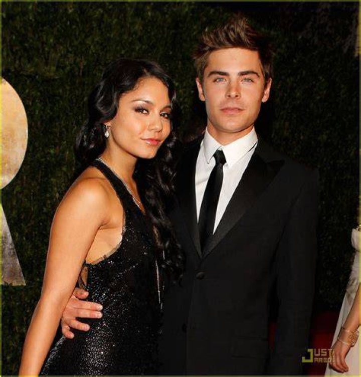 Zac Efron And Vanessa Here They Make It Official! The Nation Roar